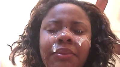 دختر سیاه‌پوست برزیلی بعد از رابطه مقعدی با یک دیک بزرگ بر روی صورتش تقدیر می‌شود